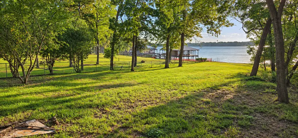 Mowed lot at 22693 Creekwood Dr opening toward Lake Palestine in Lakeway Harbor, Flint TX.