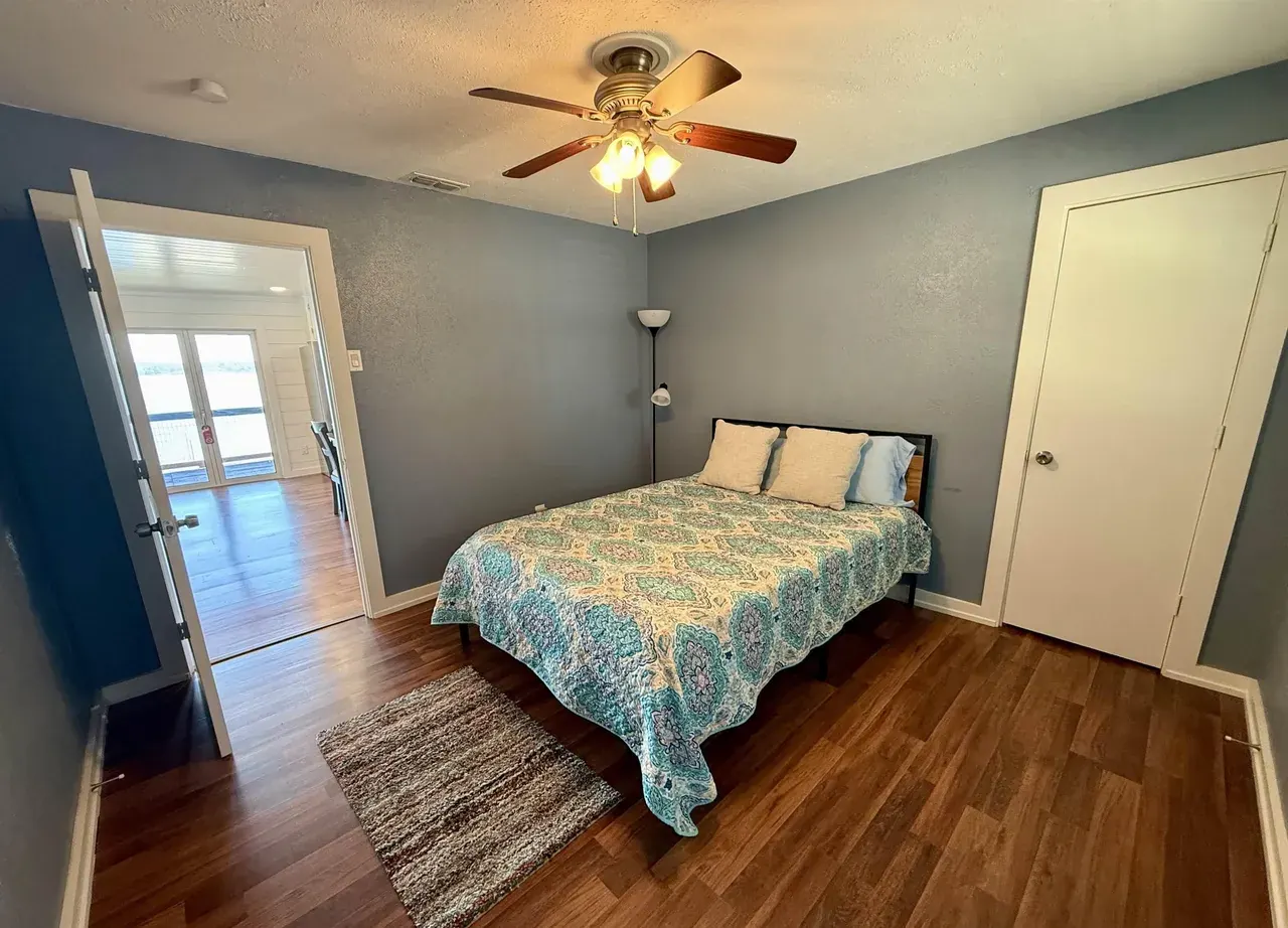 Second bedroom with a ceiling fan in the lakefront cottage at 7359 E Panorama Dr on Lake Palestine.